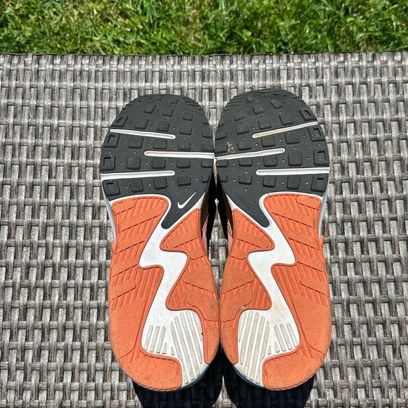 Nike Cream and Pink Athletic Shoes with Air Cushioning - Picture 7 of 7